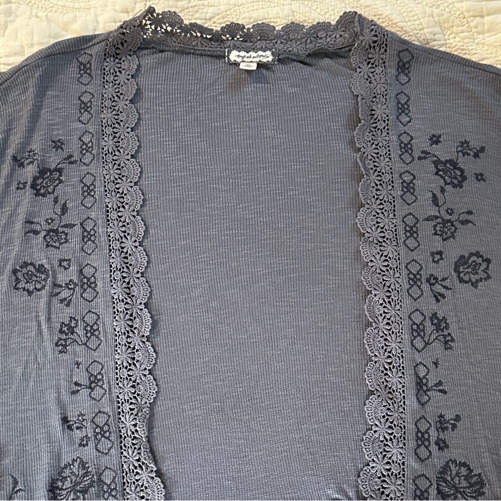 Eyeshadow Open Front Cardigan • Bell Sleeves • Grey w/ Black Floral Embroidery - Picture 7 of 14